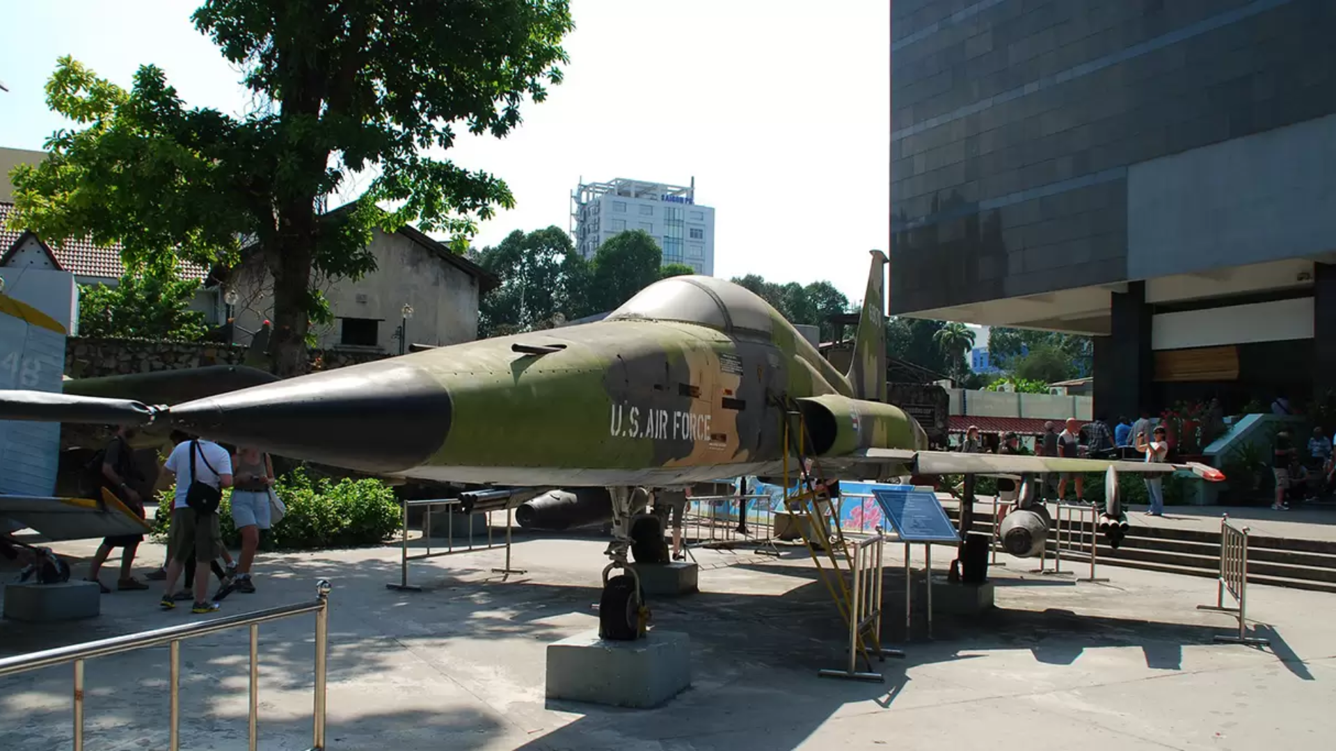 HO CHI MINH PACKAGE via VIETNAM AIRLINES Full Tours + Full board Meals - Image 2